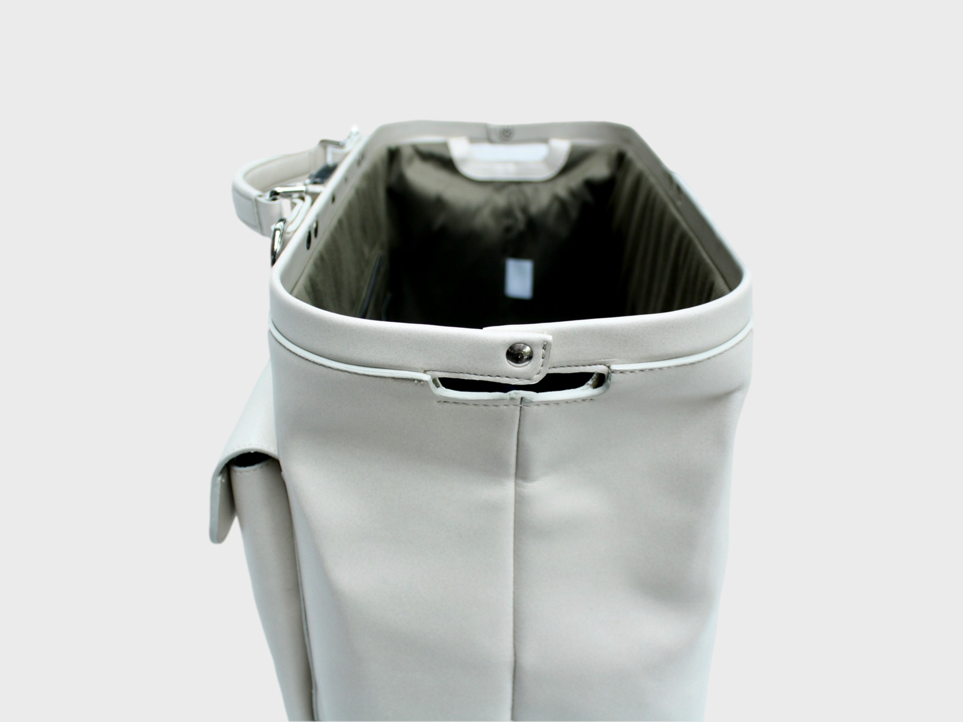 McFermoir Mycelium dokterstas A4 open