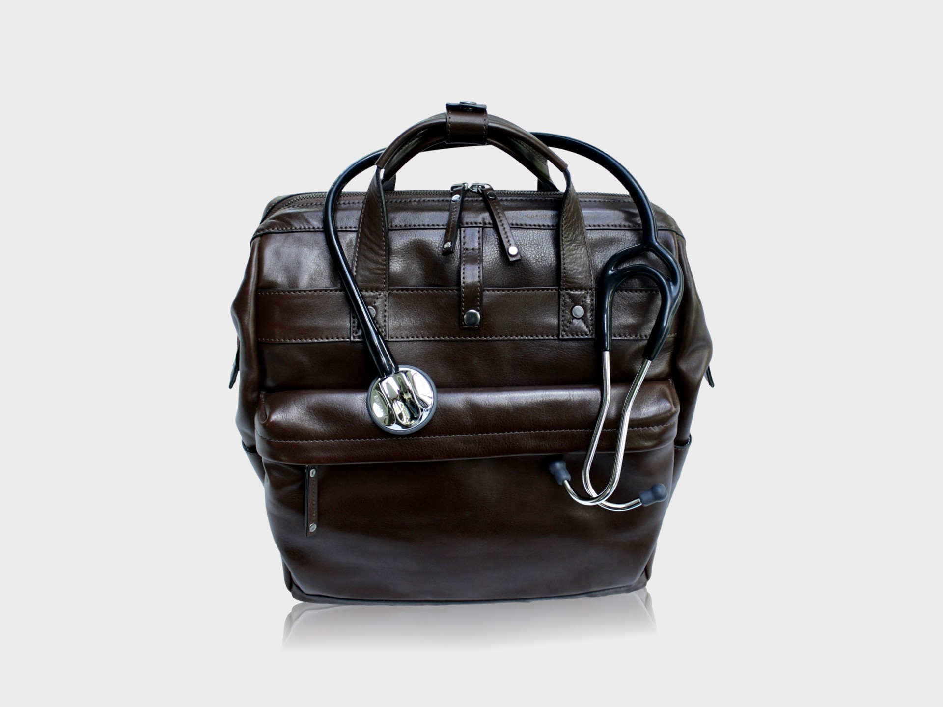 McFermoir zipper donkerbruin met stethoscoop